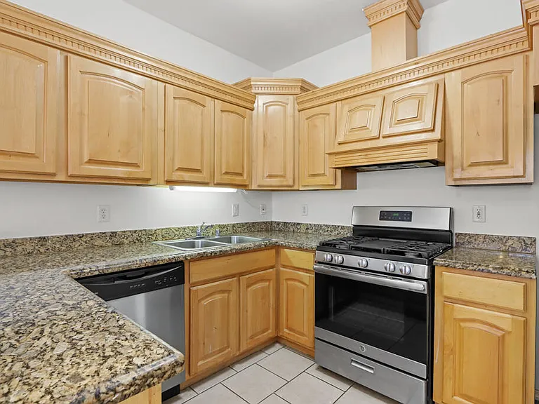 561 Green Village Ct #A — Photo 14