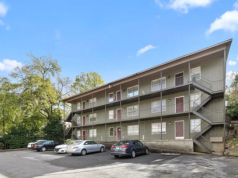 Magnolia Court — Photo 93