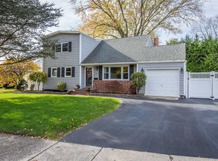 36 Birchbrook Dr, Smithtown, NY 11787
