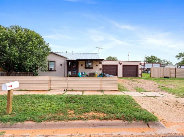1833 9th St, Levelland, TX 79336