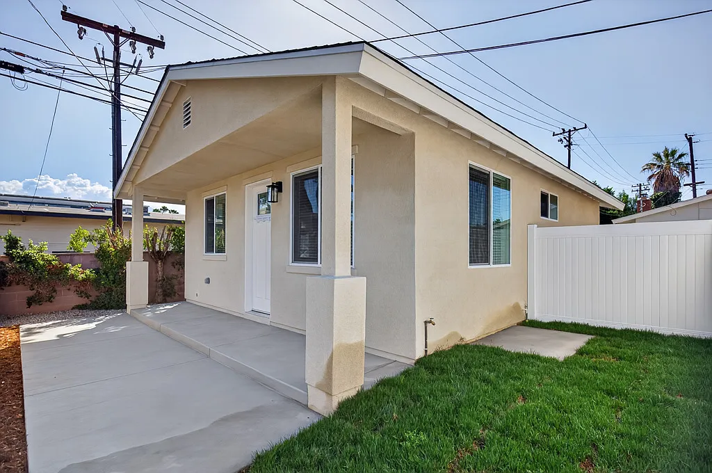 2 bed, 1000 sqft, $2,400 — Photo 1