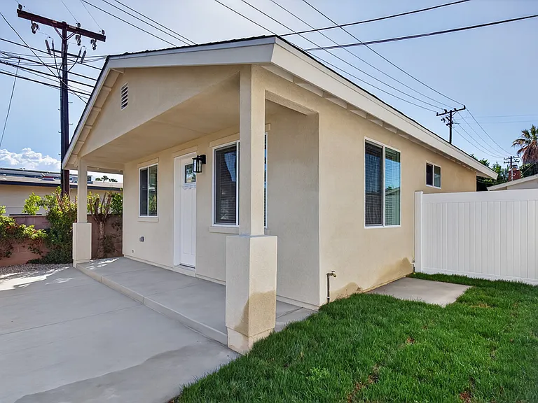 631 Hibiscus Dr #1 — Photo 1