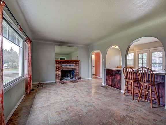 2nd image of 4109 NE 54th St