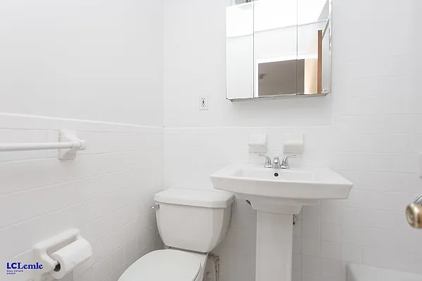 Rented by LC Lemle Real Estate Group | media 21