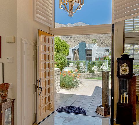 5th image of 215 E La Verne Way