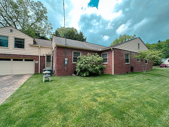 3rd image of 718 Woodlawn Ave