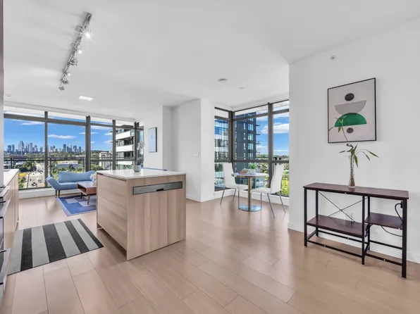 4488 Juneau St #1308, Burnaby, BC V5C 4C4