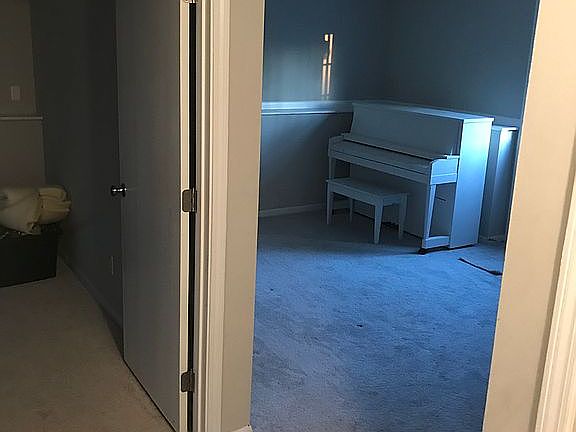 3rd image of 4081 Woodchase Dr