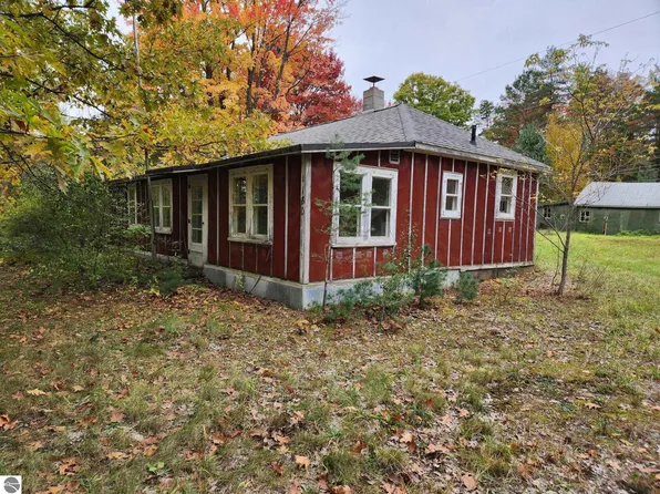 1180 Klein Rd, Sterling, MI 48659