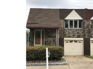 15151 Ina Dr, Philadelphia, PA 19116