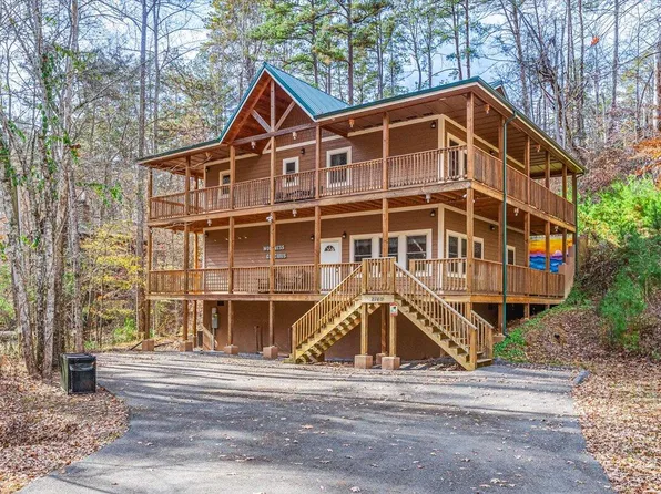 2740 Mountain View Cir, Sevierville, TN 37862