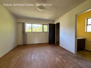 546 W 20th St, North Vancouver, BC V7M1Y7