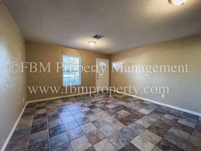 2539 W Sycamore Ave — Photo 23