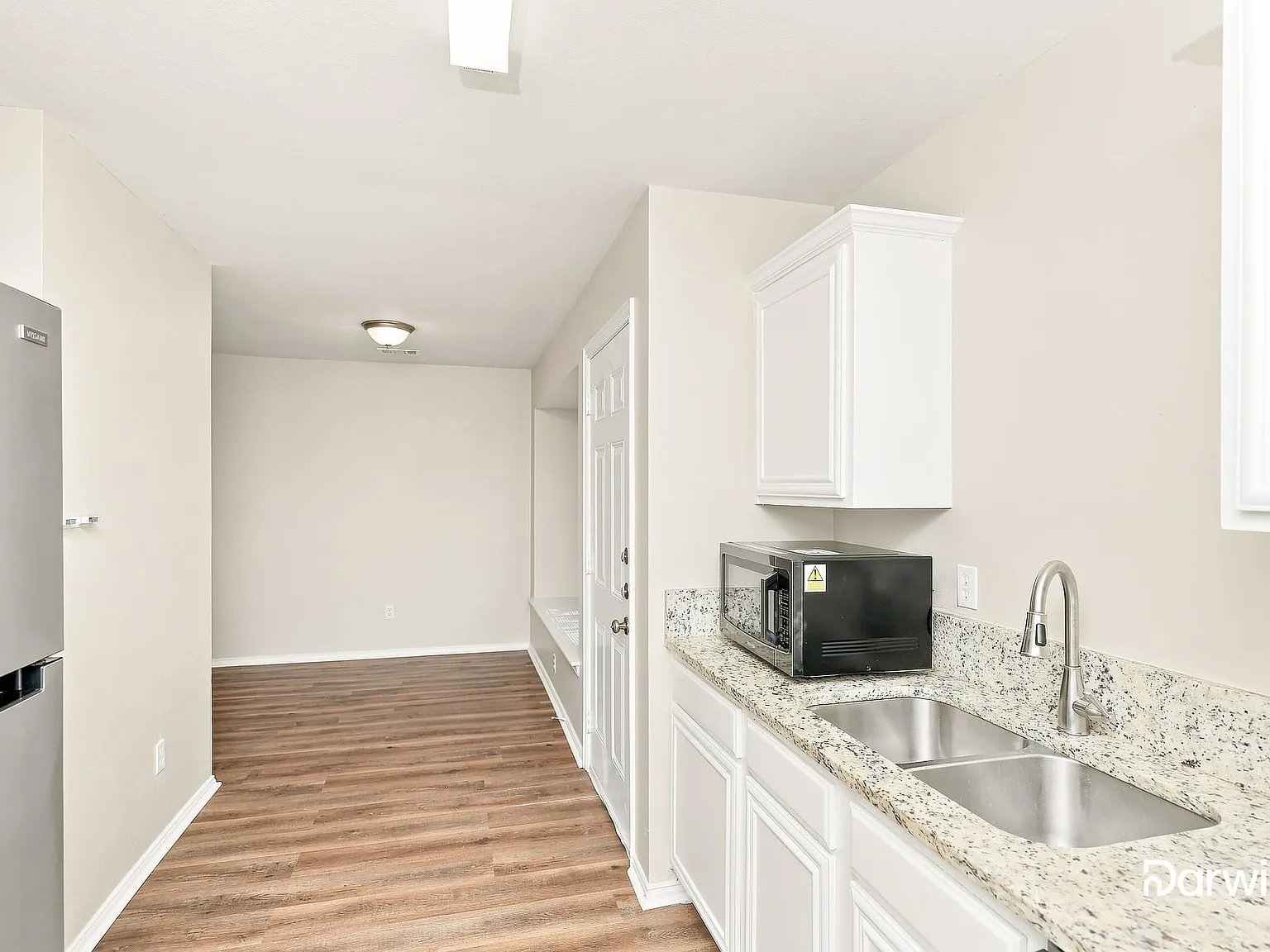3 bed, 2.5 bath, 1372 sqft, $1,655 — Photo 3