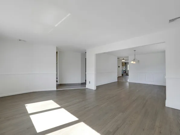 2413 Hammett Avenue image 10 of 46