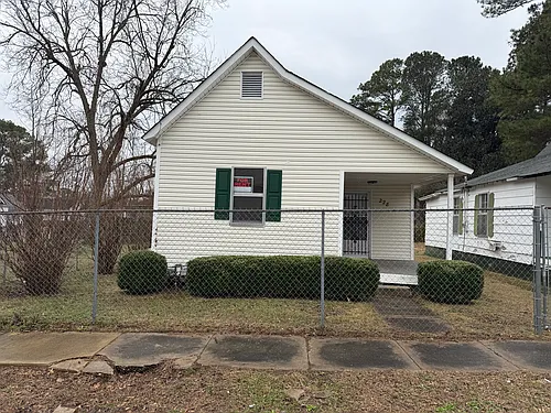 228 Eden St Photo 1