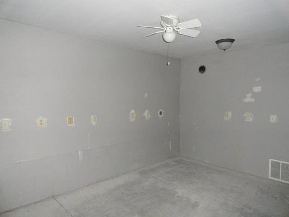 3rd image of 206 N Parker St