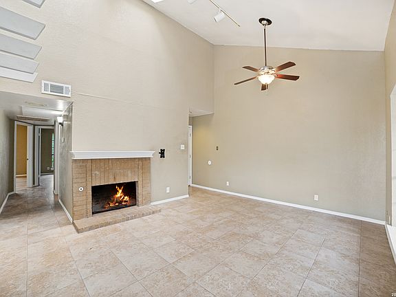 4th image of 8633 Datapoint Dr #204