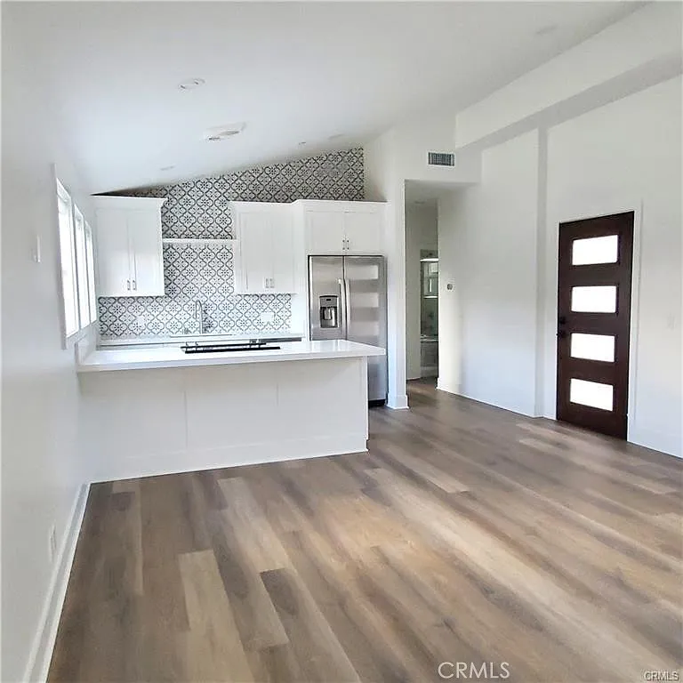 2 bed, 1006 sqft, $4,200 — Photo 3
