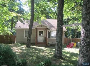 43 Lonaconing Rd, Highland Lakes, NJ 07422