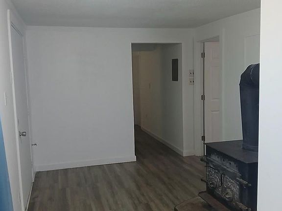4th image of 694 W Grand Ave