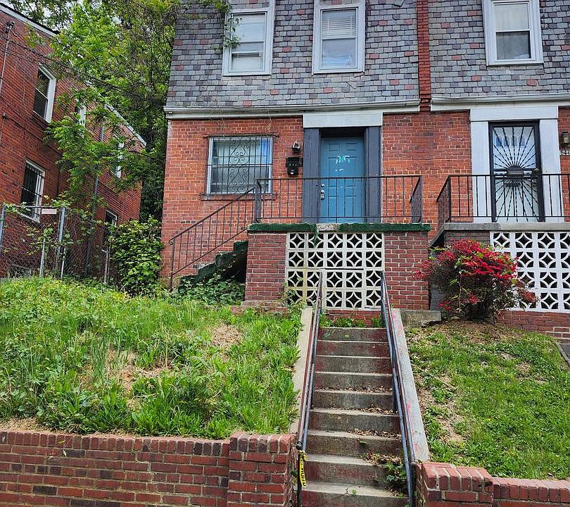 1st image of 544 48th Pl NE
