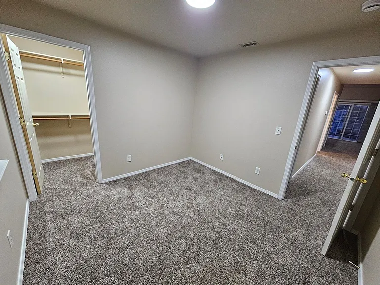 7521 W Tottenham Ln — Photo 7