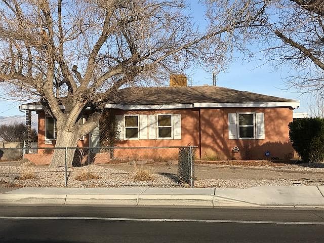 2nd image of 812 Palisades Dr NW