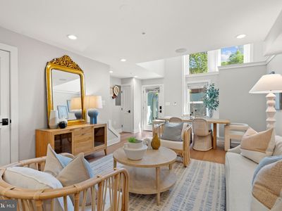 910 9th St NE #1, Washington, DC, 20002