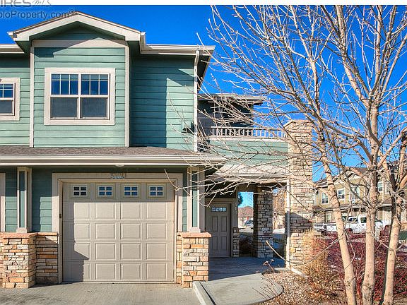 Bright 2nd Floor end unit