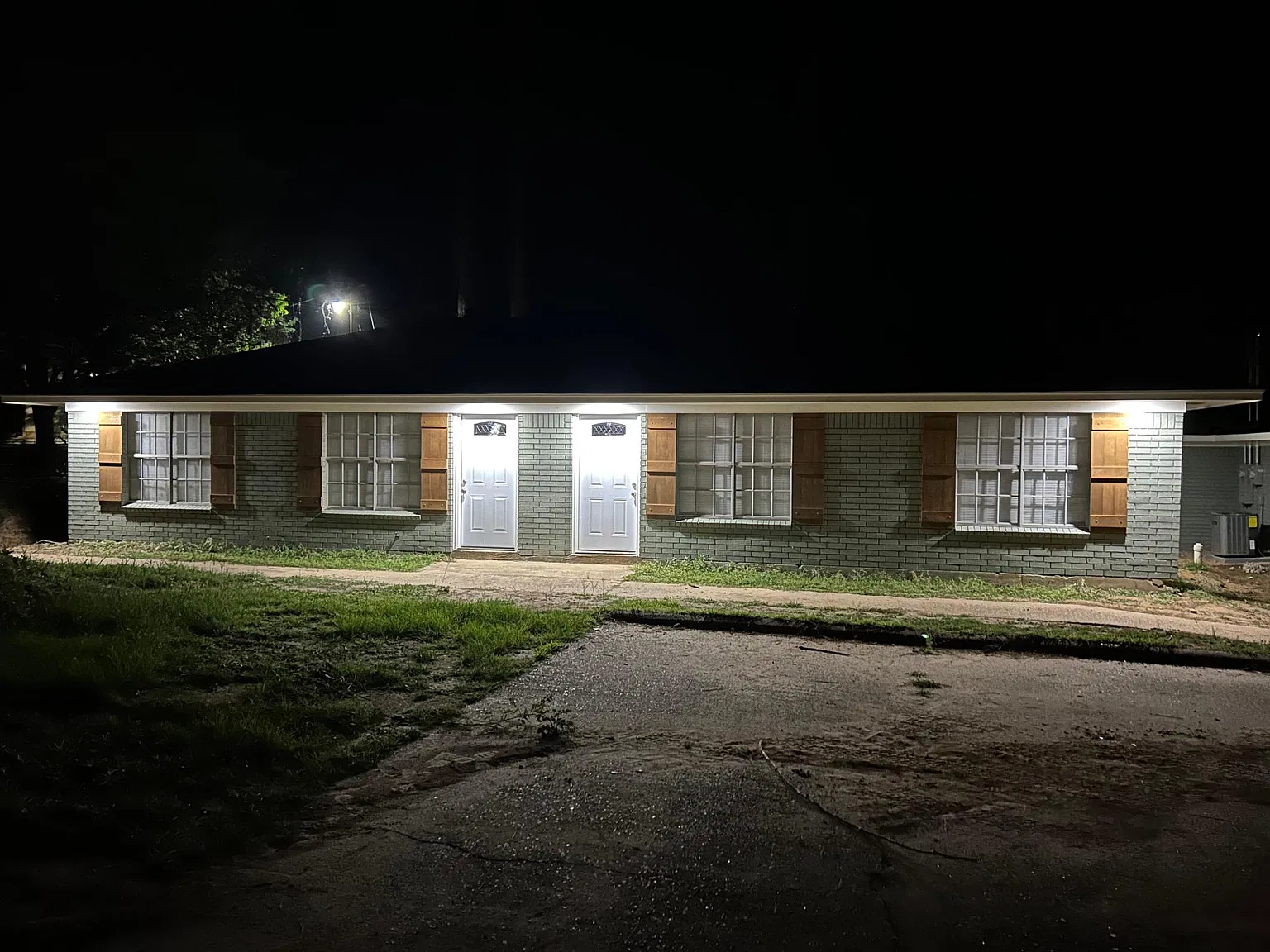 823 Spring St — Photo 3