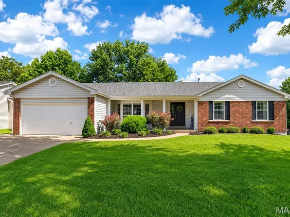 1018 Harvest Home Cir, Saint Charles, MO 63304