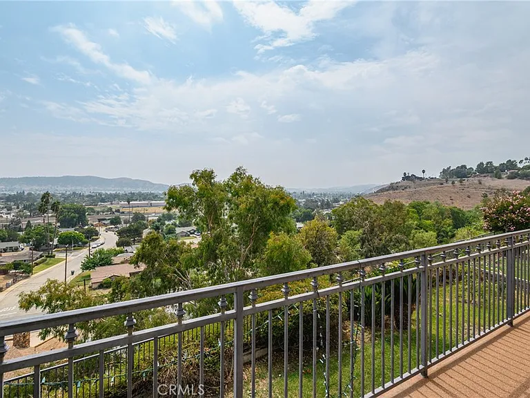 1688 Crest View Pl — Photo 32