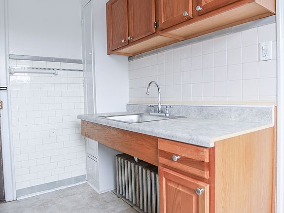 3rd image of 7449 N Claremont Ave APT 2G