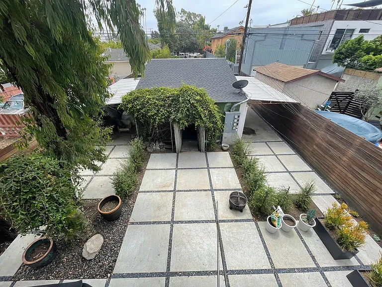 560 Westminster Ave #2 — Photo 17