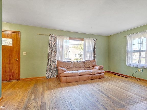 5th image of 1117 Bell Ct