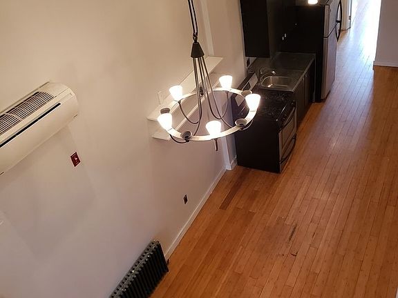 4th image of 1522 Gates Ave #3L