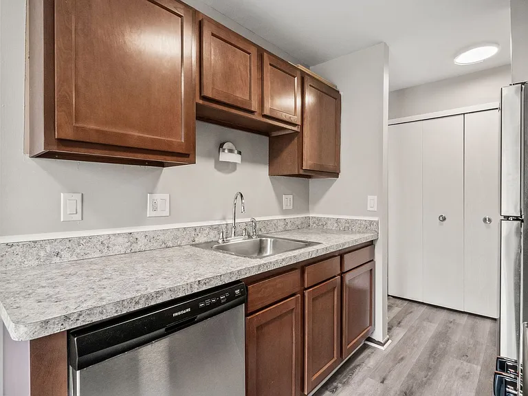 Glenwood Apartments — Photo 18
