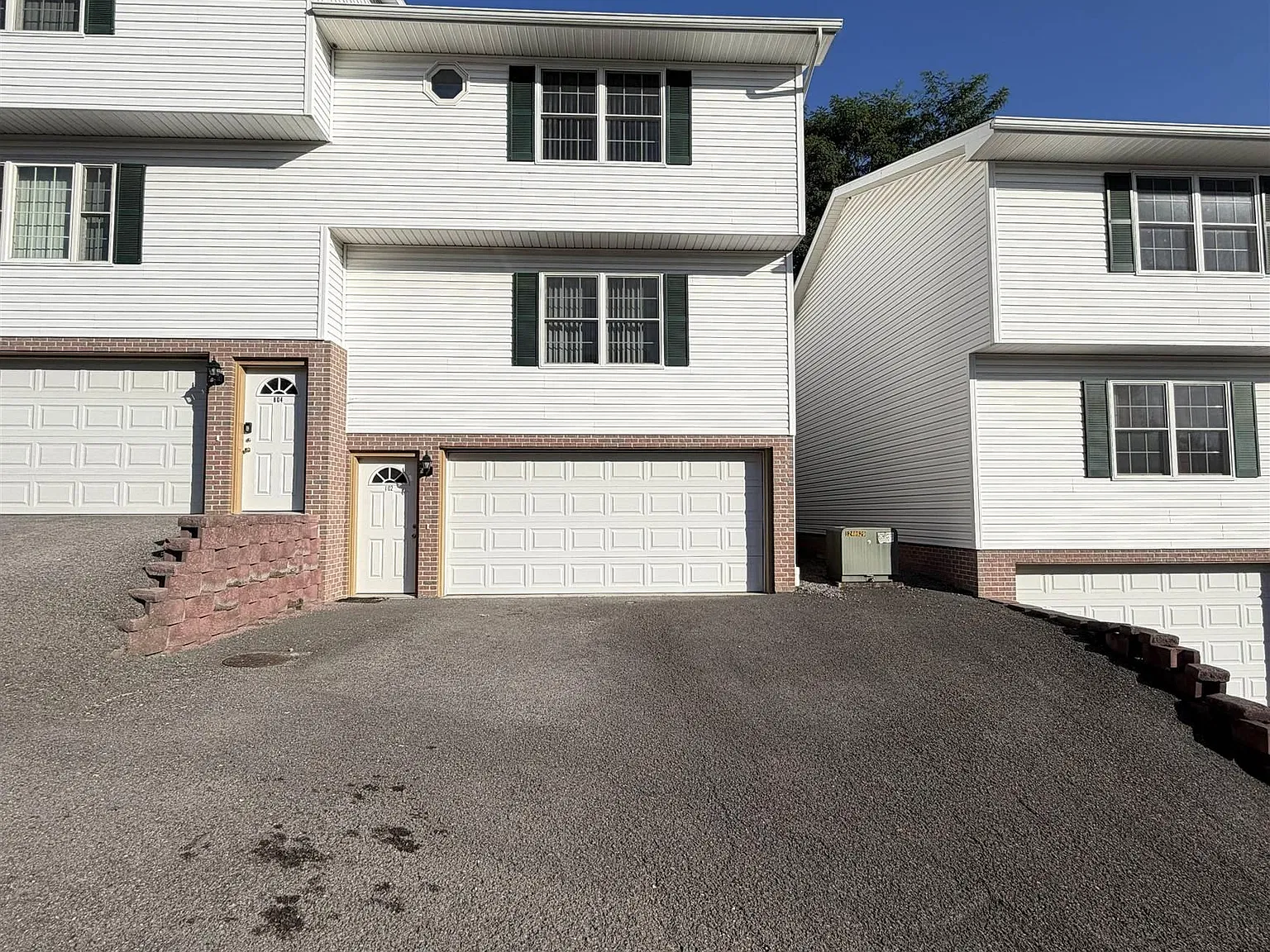 3 bed, 2.5 bath, $1,650 — Photo 2
