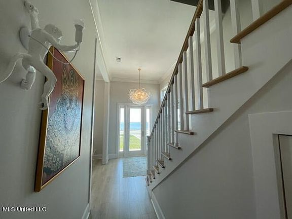 5th image of 100 Whispering Oaks Dr