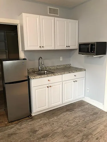 2501 Rockefeller Ln Photo 1