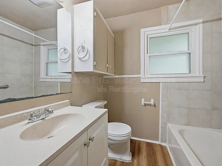 1701 W Elm St — Photo 11