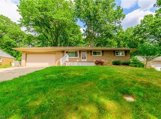 6814 Ravenwood Ave NW, North Canton, OH 44720