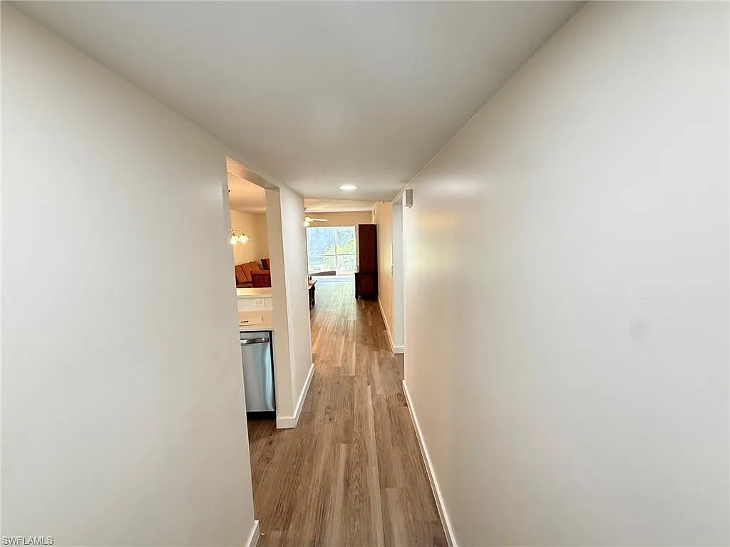 2 bed, 2.0 bath, 1097 sqft, $2,000 — Photo 2