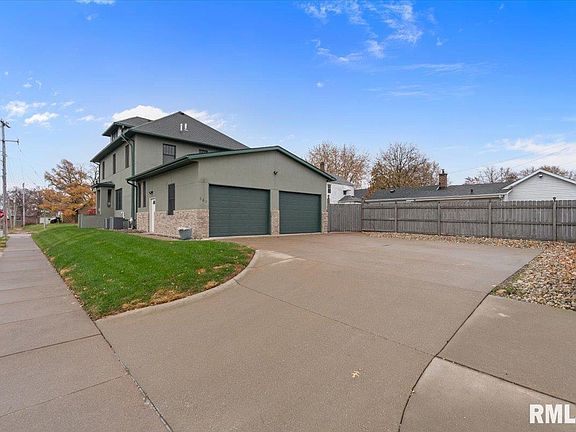 3rd image of 302 9th St