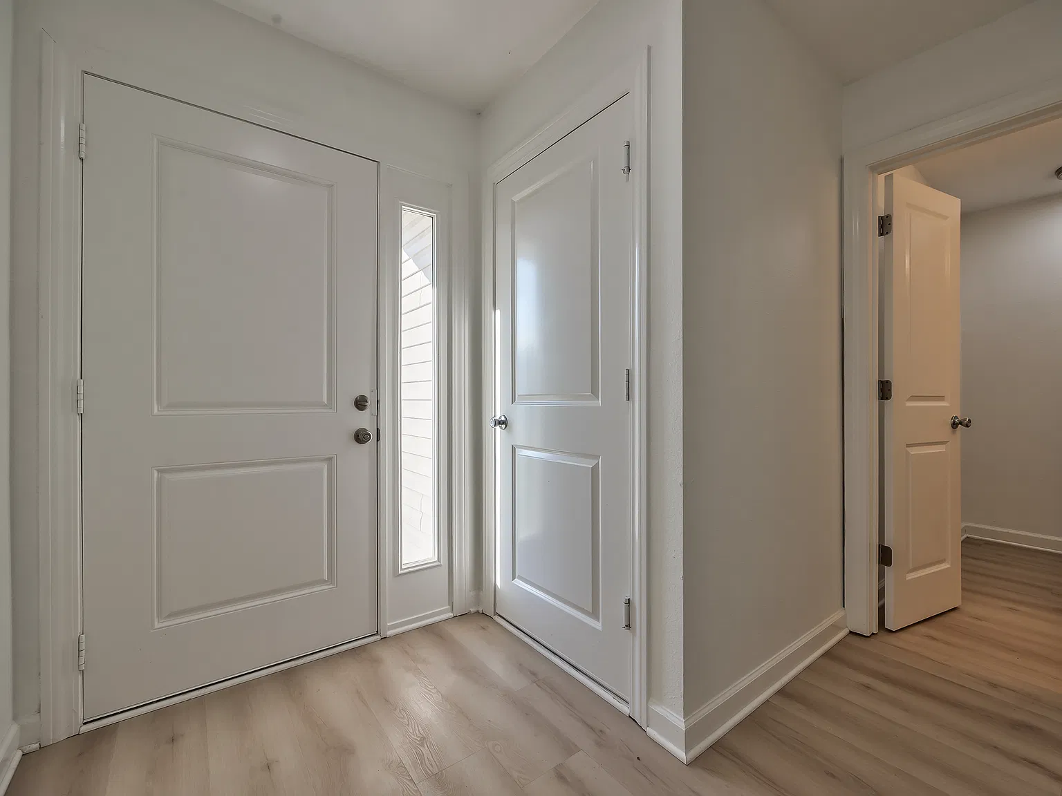 3 bed, 3.5 bath, 2150 sqft, $2,195 — Photo 2