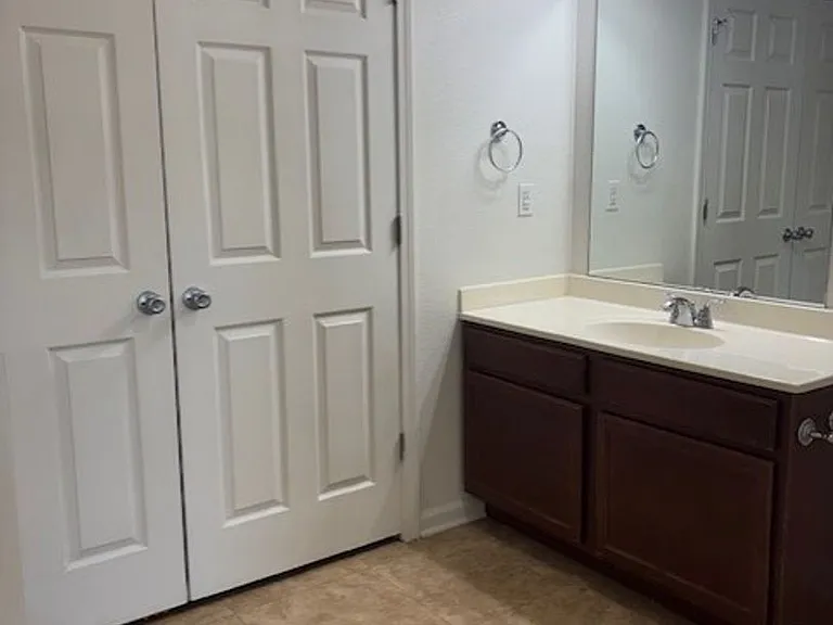 Kinway Apartments - TK — Photo 3