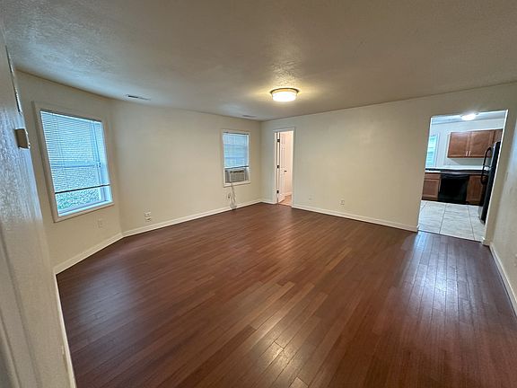 3rd image of 122 W 28th St Unit 2