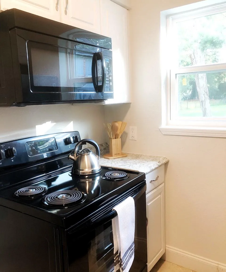 2 bed, 1.5 bath, 1100 sqft, $1,250 — Photo 1