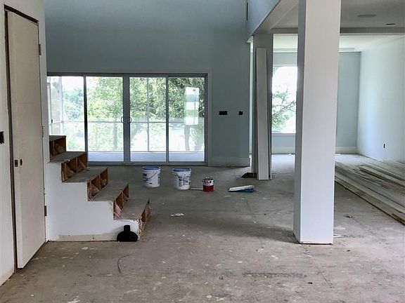 5th image of 386 Persimmon Way